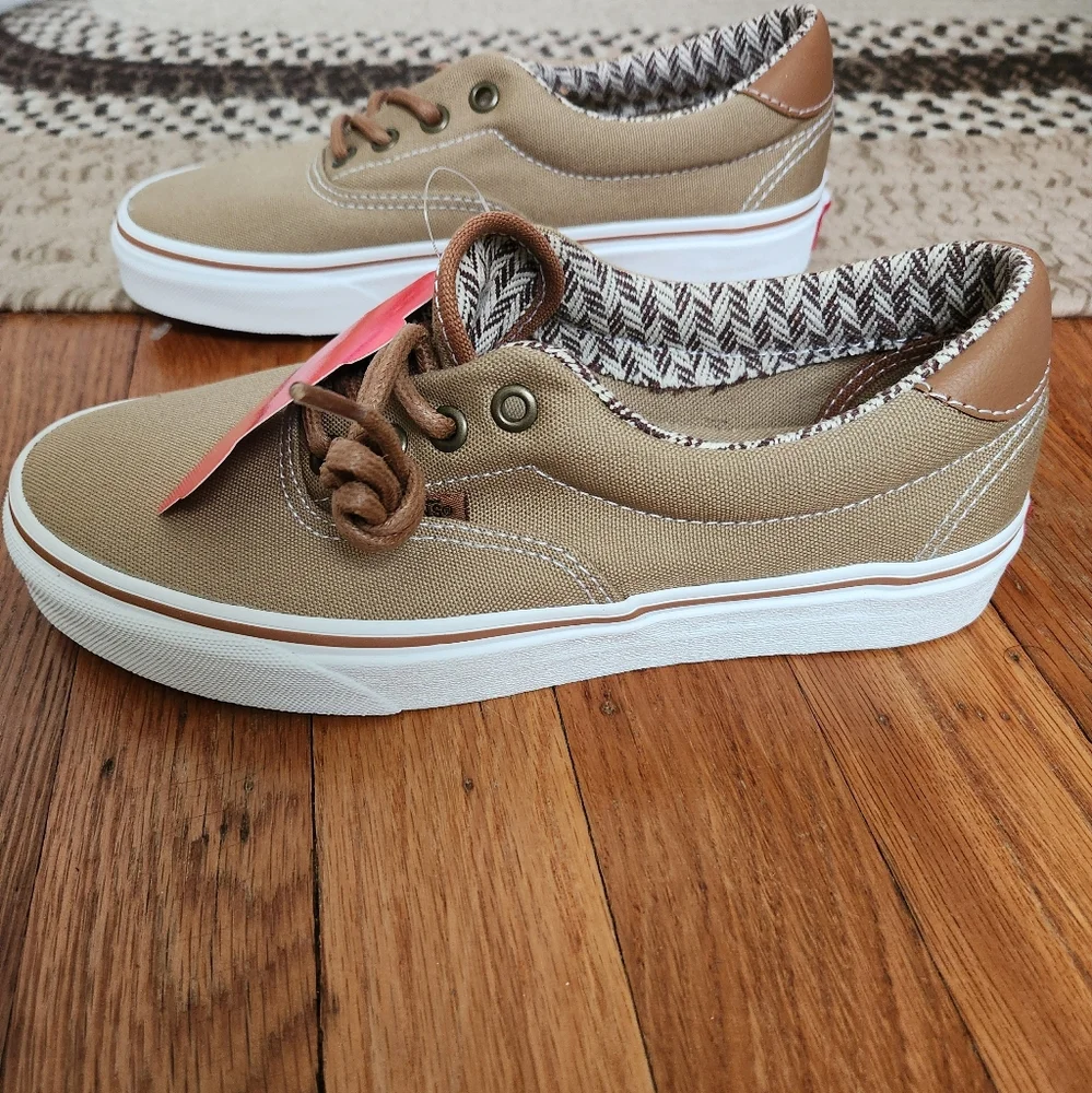 Vans Tan Canvas Atwood Deluxe Sneakers - Picture 1 of 11